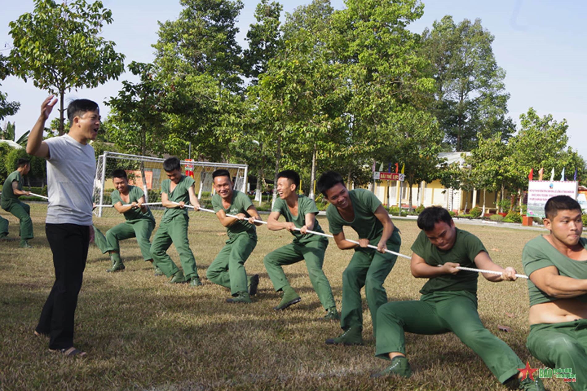 Vui Xuân trên trận địa canh trời